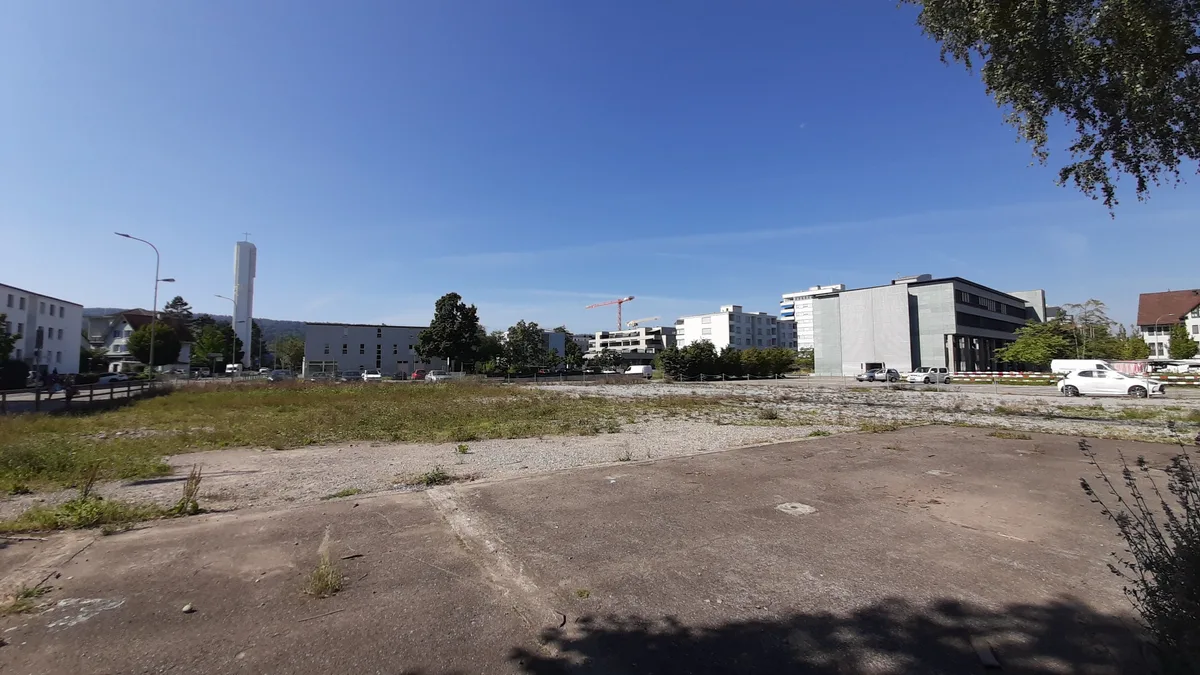 Blick auf ein brachliegendes Gelände 